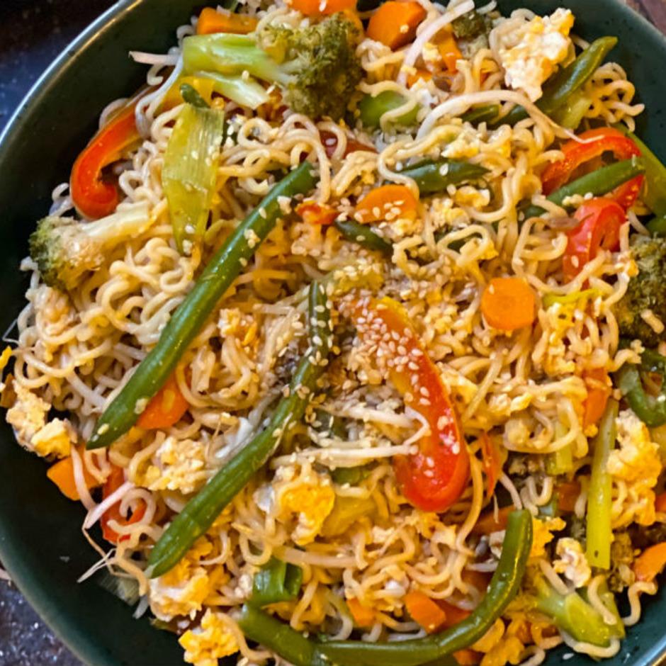 Vejetaryen Sebzeli Noodle