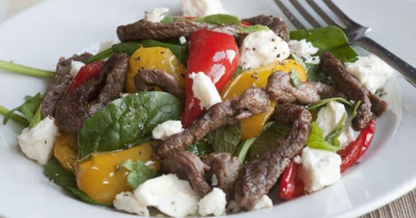 Etli ve Peynirli Ispanak Salatası