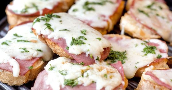 Jambonlu Ekmek Dilimleri