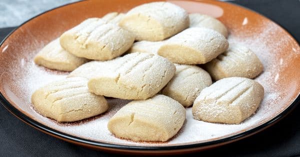 Üç Malzemeli Un Kurabiyesi