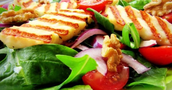 Hellimli Ispanak Salatası
