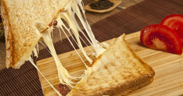 Sucuklu Kaşarlı Tost