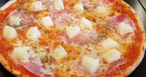 Ananaslı Jambonlu Pizza