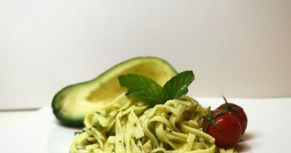 Avokado Soslu Makarna
