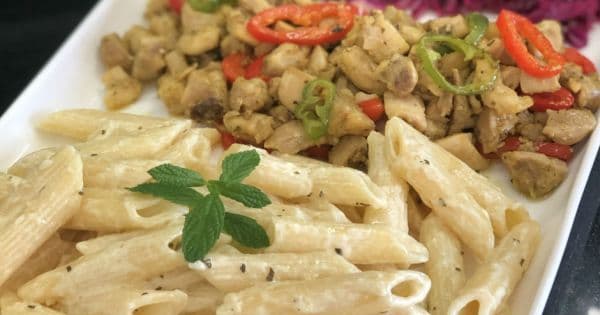 Köri Soslu Tavuk & Kremalı Makarna