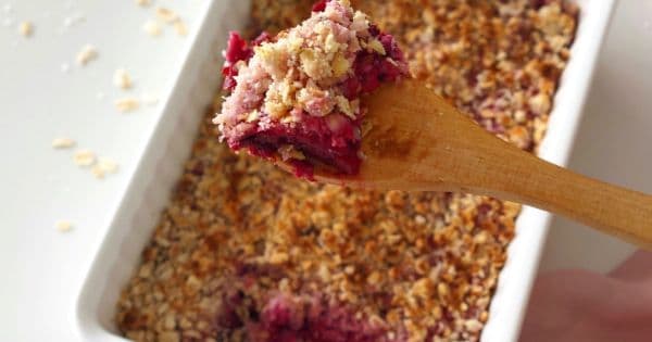 Vişneli Böğürtlenli Crumble