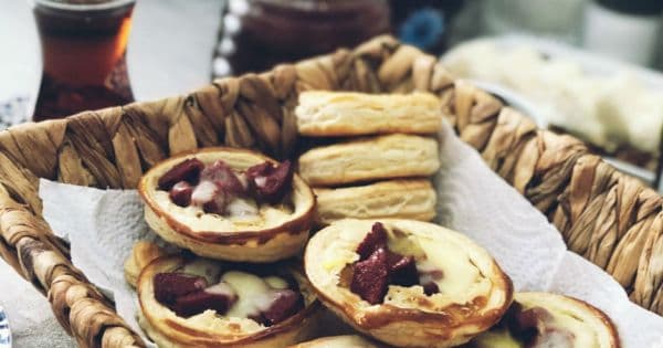 Sucuklu ve Kaşarlı Milföy Çanağı