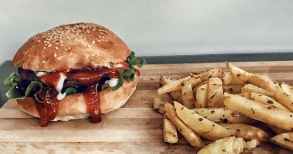 Hamburger ve Fırında Patates Kızartması