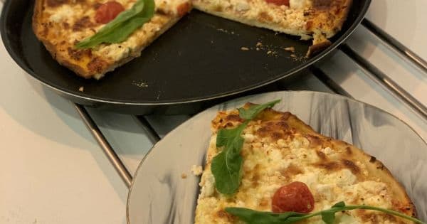 Evde Peynirli Pizza