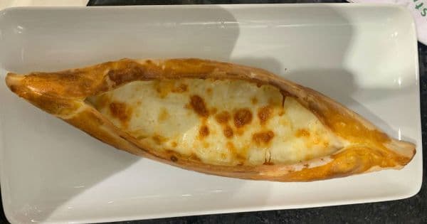 Evde Peynirli Pide