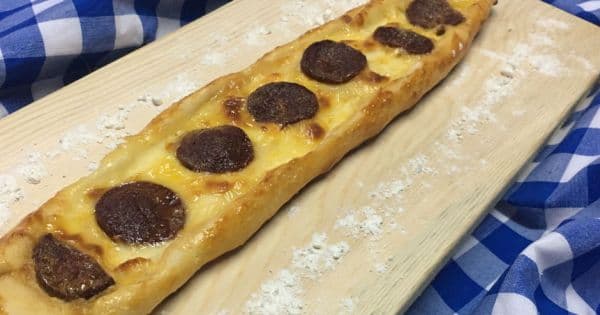 Kaşarlı Sucuklu Pide