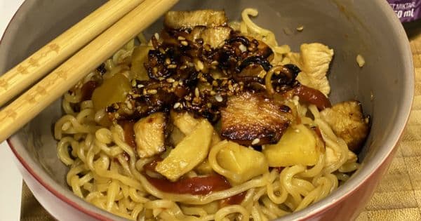 Tatlı Ekşi Soslu Tavuklu Noodle