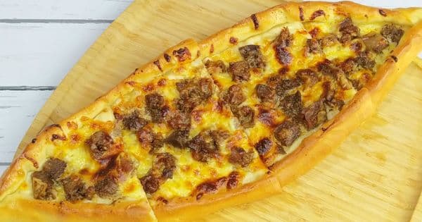 Kavurmalı Kaşarlı Pide