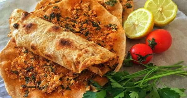 Peynirli Lahmacun