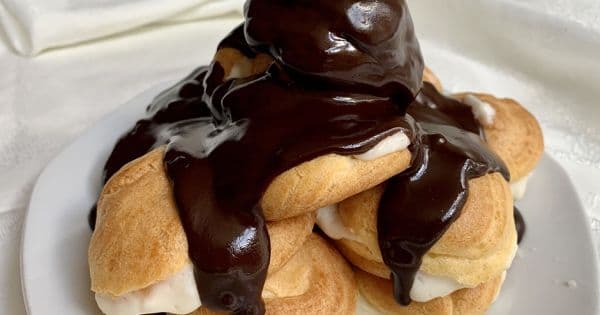Çikolata Soslu Profiterol