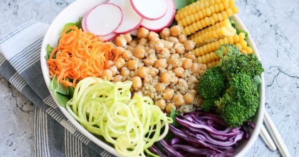 Nohutlu Kinoalı Salata
