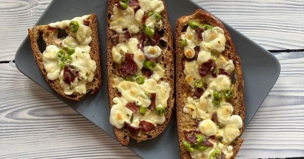 Pastırmalı Yumurtalı Ekmek