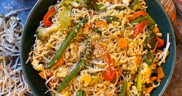 Vejetaryen Sebzeli Noodle