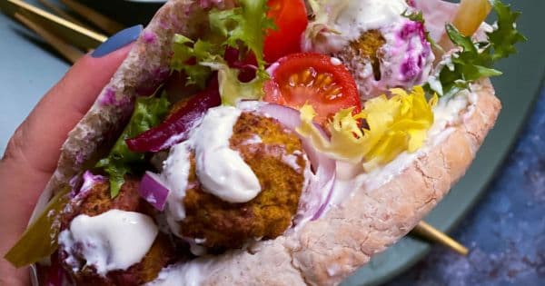 Pita Arası Tahin Soslu Falafel