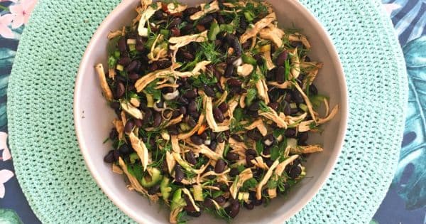 Tavuklu Siyah Fasulye Salatası