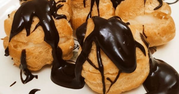Çikolata Soslu Profiterol