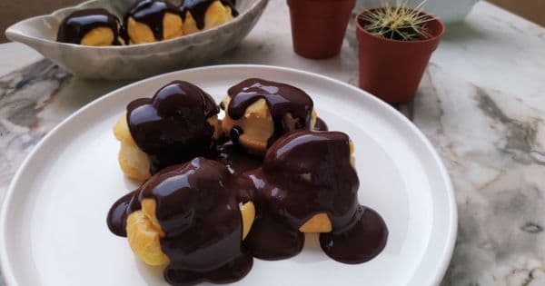 Çikolata Soslu Profiterol
