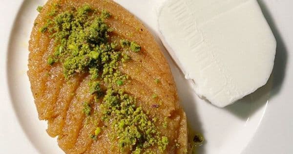 Bademli İrmik Helvası
