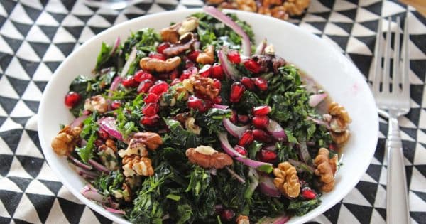 Narlı Cevizli Ispanak Salatası