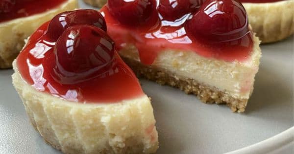 Vişneli Porsiyonluk Cheesecake