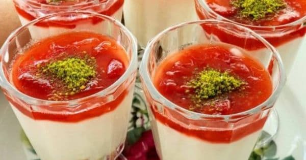 Çilek Soslu Puding