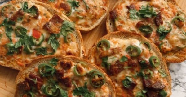 Ekmek Pizzası