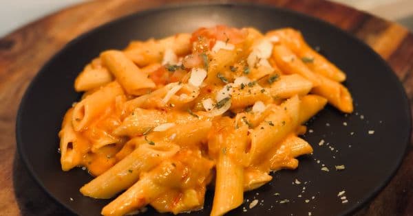 Salçalı Krema Soslu Makarna