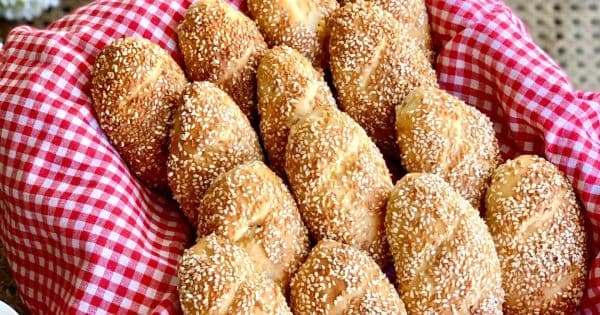 Yumuşacık Susamlı Peynirli Poğaça
