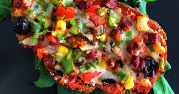 Kolay Ekmek Pizzası