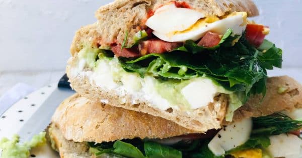 Avokado Soslu Sandviç