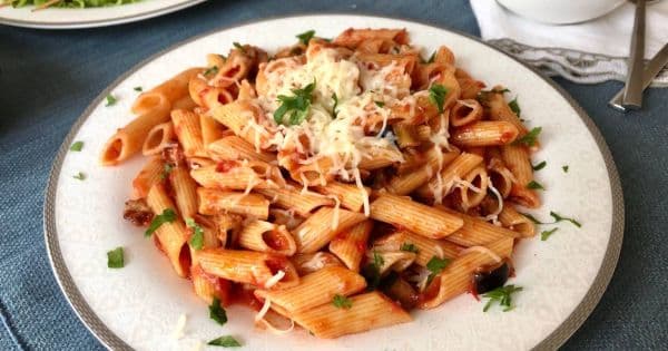 Domates Soslu Patlıcanlı Penne