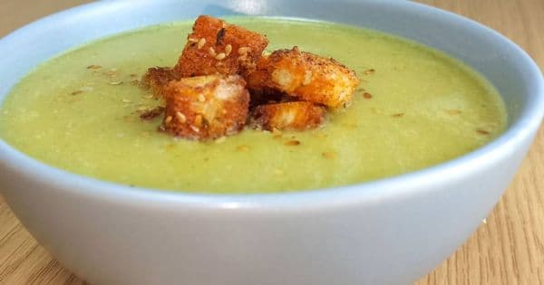 Krutonlu Mercimek Çorbası