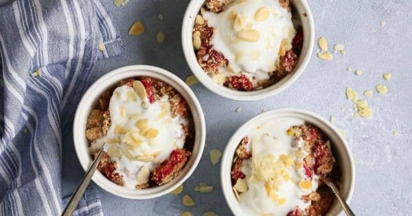 Şekersiz Çilekli Crumble
