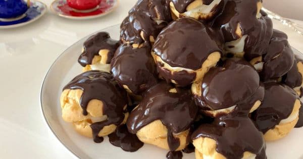 Çikolata Soslu Profiterol