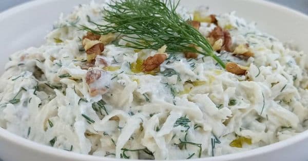 Doyurucu Cevizli Yoğurtlu Salata