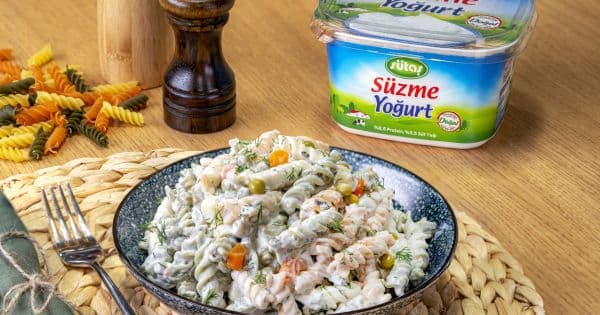 Süzme Yoğurtlu Makarna Salatası