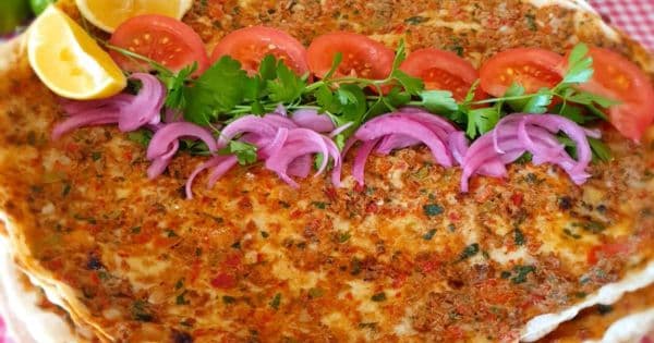 Tavada Lahmacun