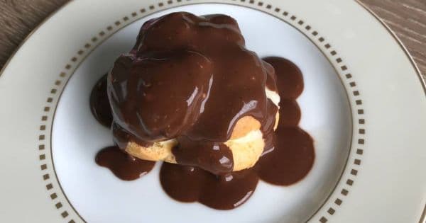 Tam Tutan Profiterol