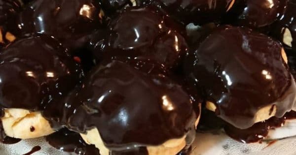 Çikolata Soslu Profiterol