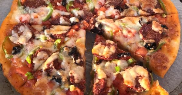 Ev Usulü Sucuklu Pizza