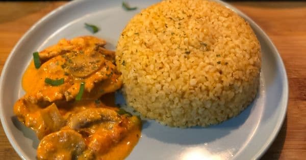 Soslu Mantarlı Tavuk Yemeği