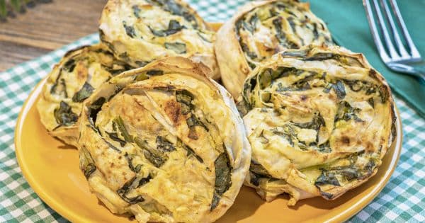 Ispanaklı Peynirli Rulo Börek