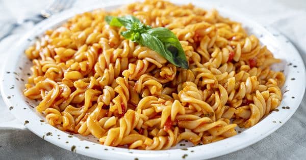 Soslu Makarna