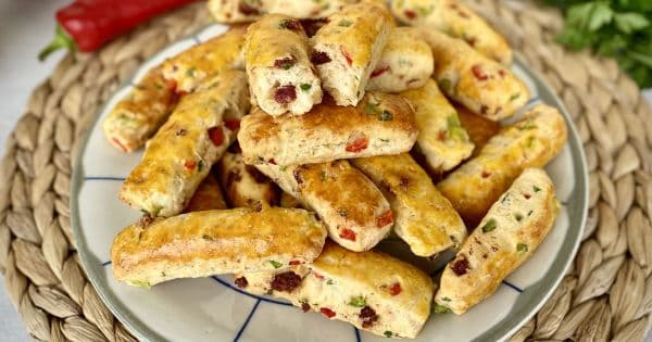 Pizza Tadında Mayasız Çubuk Pişi
