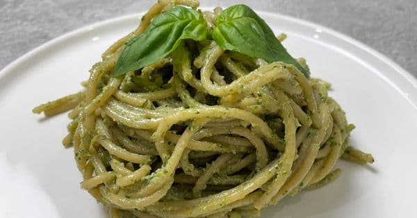 Ev Yapımı Pesto Soslu Makarna